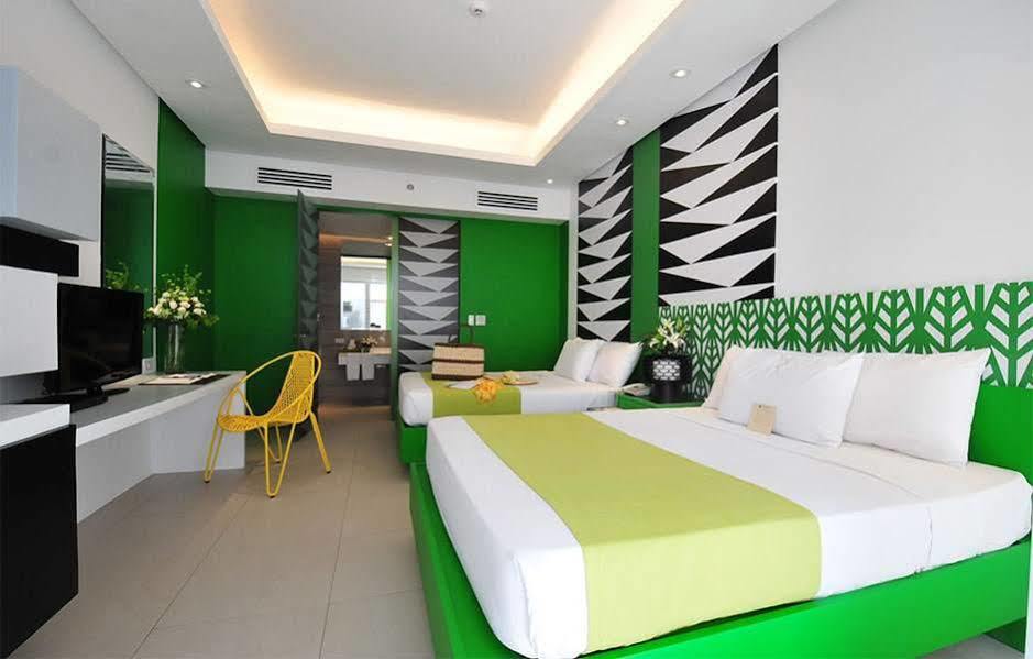 Resort Astoria Current