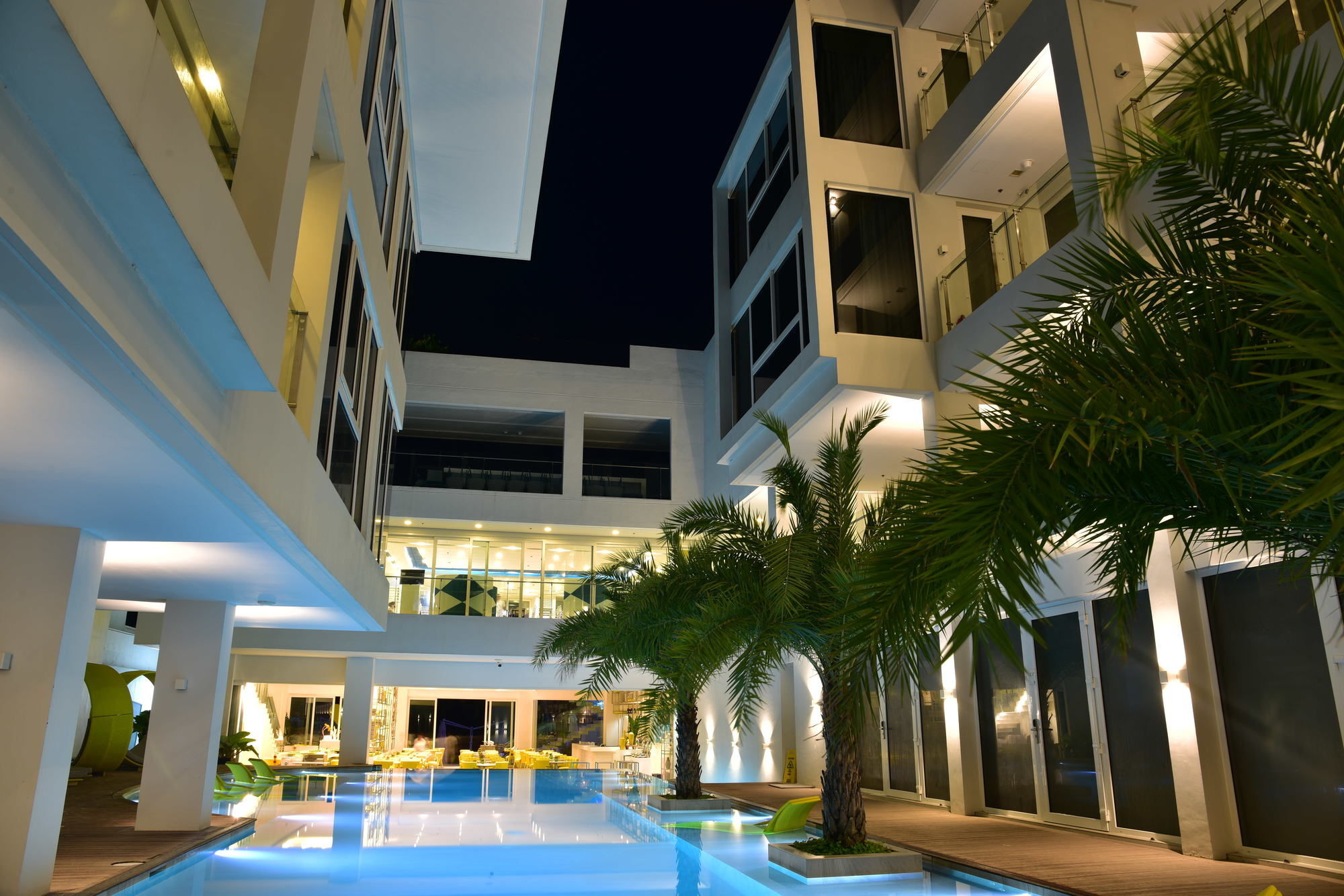 Resort Astoria Current